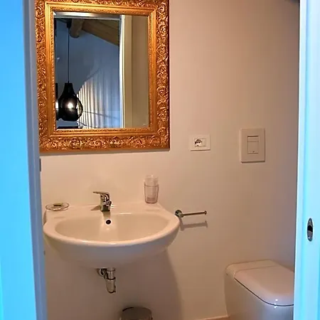La Casa Nel Borgo Antico מלפי